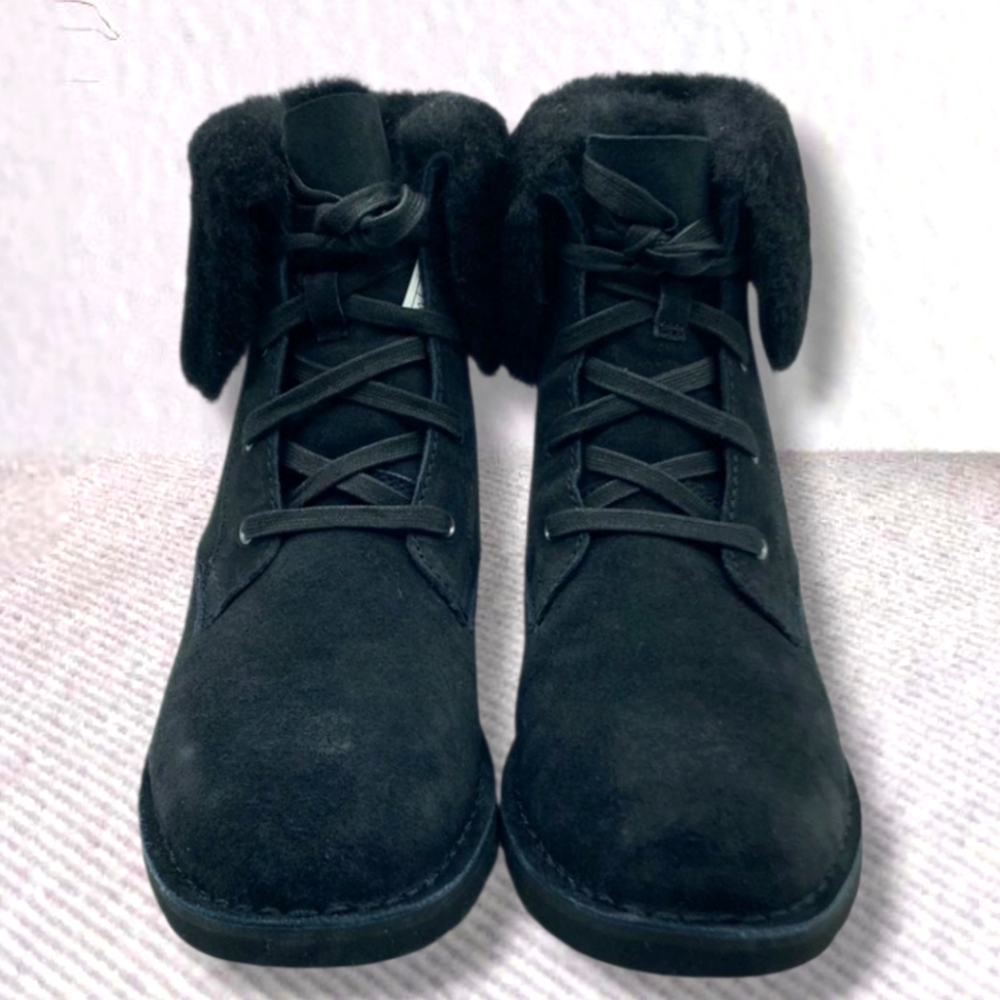 NWOT UGG WEYLYN BLACK SUEDE LACE UP BOOTIES SIZE 9